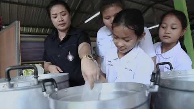 Embedded thumbnail for สารคดี ชุด “สืบสาน รักษา และต่อยอด ตามรอยบาทพระราชา” ตอน ศูนย์การเรียนรู้เศรษฐกิจพอเพียงโรงเรียนตำรวจตระเวนชายแดนค็อกนิสไทยฯ ตอนที่ 5